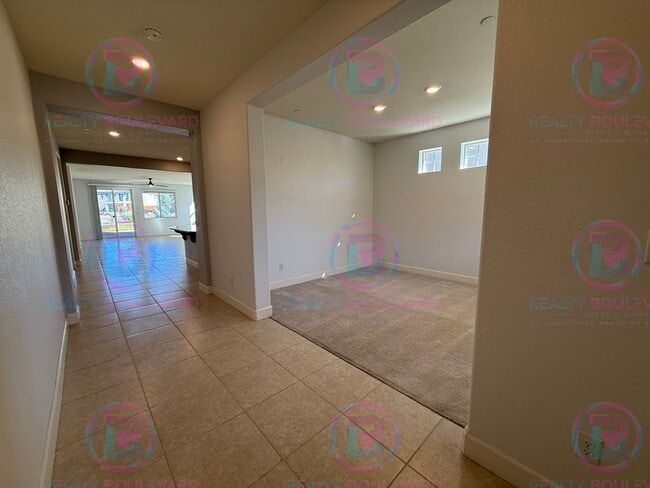 Building Photo - Gorgeous Newer 3 Bedroom Home! Located off...