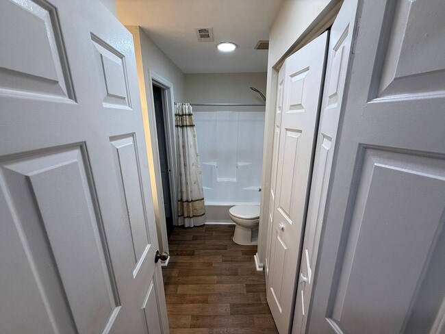 Building Photo - Beautiful Condo minutes from Uptown Charlotte