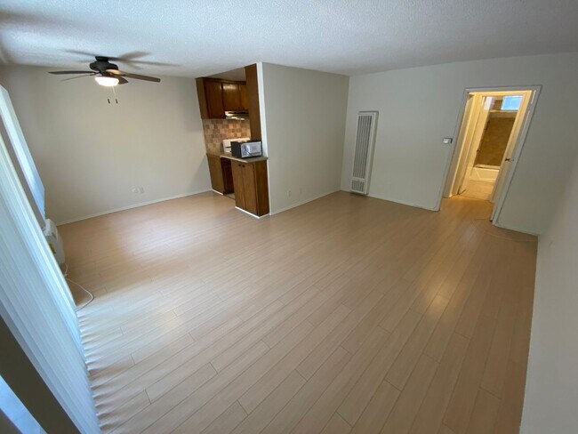 Building Photo - can374