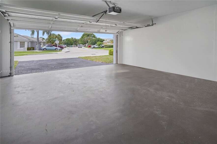 Building Photo - 9354 Arborwood Cir
