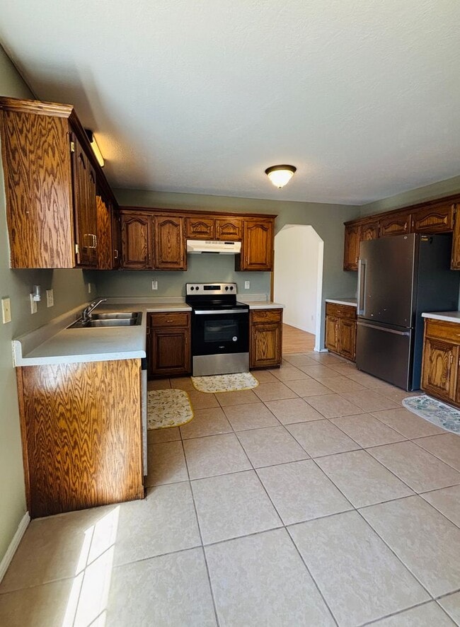 Building Photo - 4Bedroom,/2 Bath Home close to base