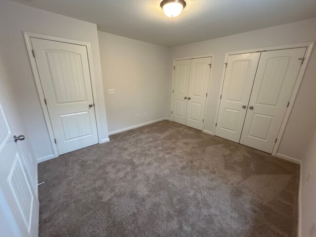 Building Photo - *Move in Special* Updated 3 Bedroom | 2.5 ...