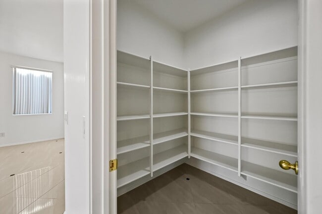 Building Photo - 1483 E Mia Ln