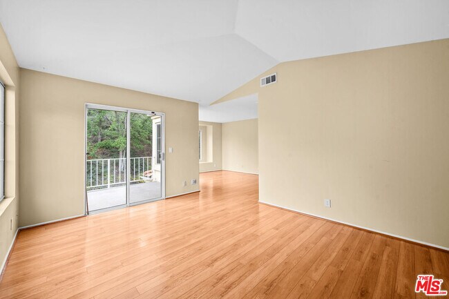 Building Photo - 18639 W Nathan Hill Dr