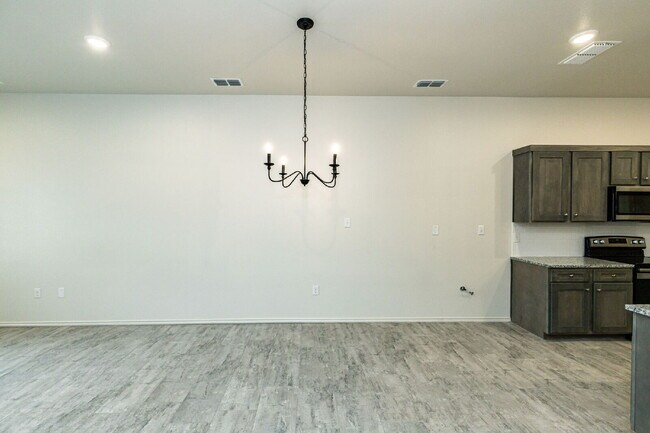 Building Photo - "Charming 2-Bed, 2-Bath Oasis with 1,227 Sq Ft of Comfort in Wolfforth!"