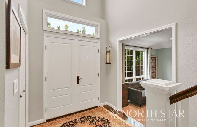 Building Photo - $1000 Off First Months Rent in Lake Oswego