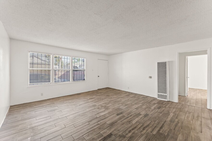 Building Photo - 956 E Imperial Hwy