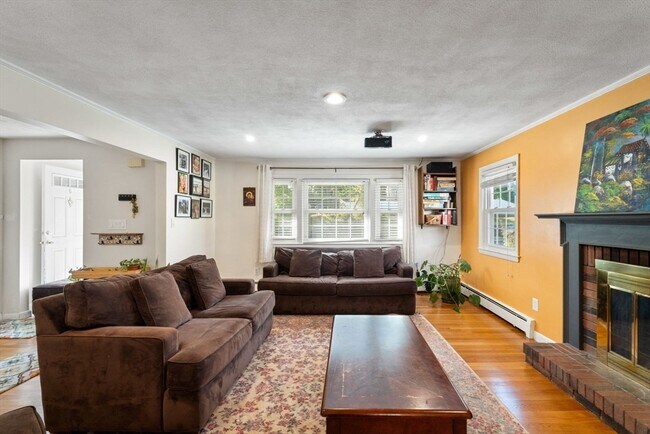 Primary Photo - 203 Linwood St