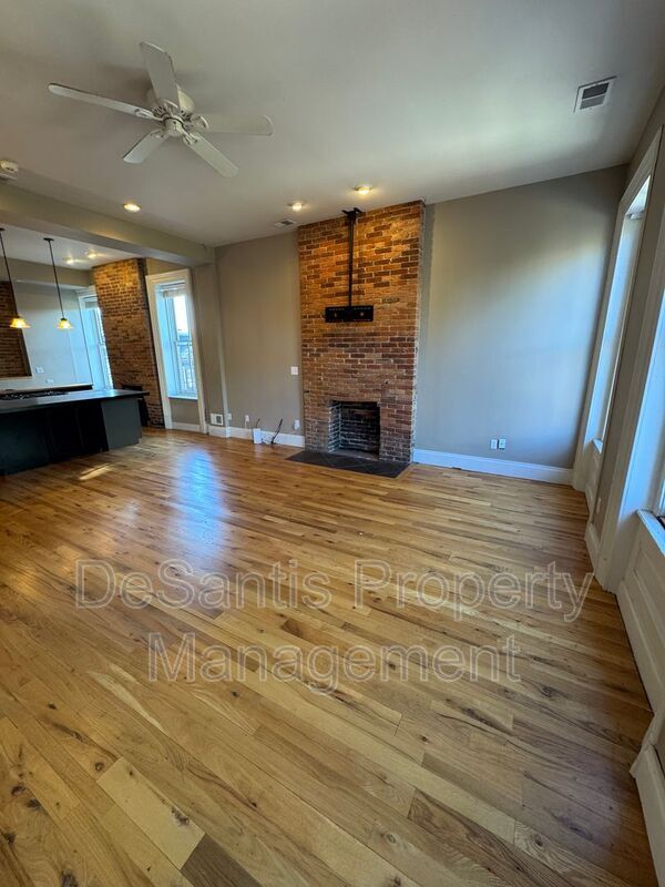 Building Photo - 1339 W North Ave