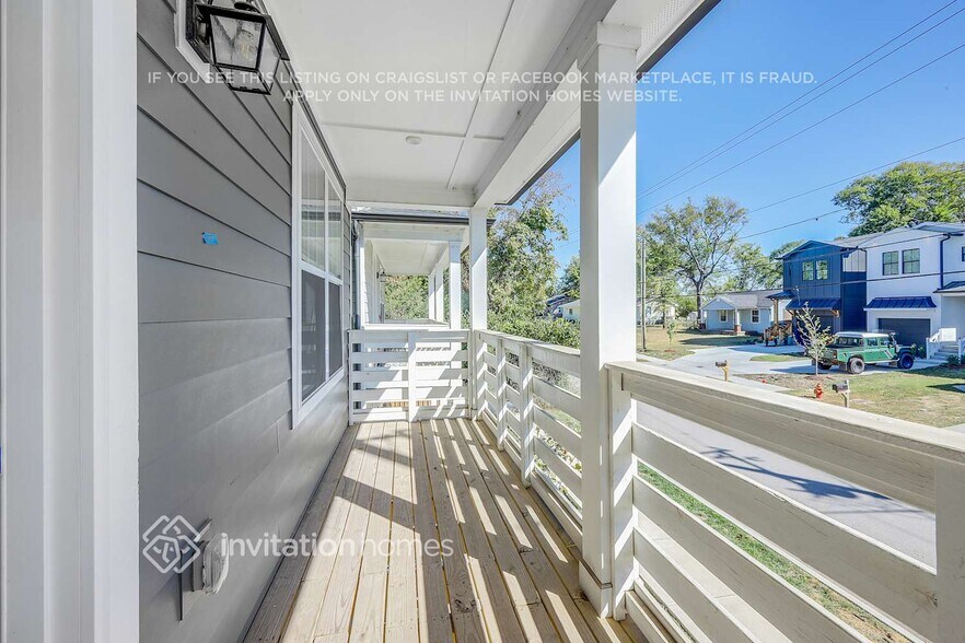 Building Photo - 647 Vernon Ave