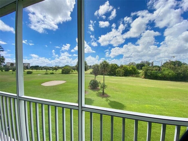 Building Photo - 3000 N Palm Aire Dr