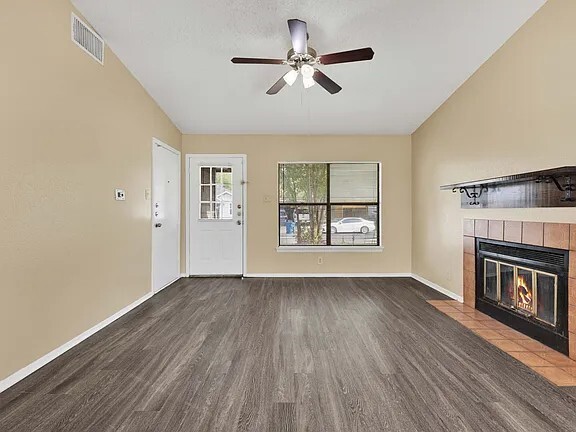 Building Photo - 9910 Village Briar