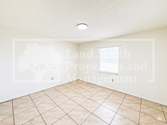 Building Photo - 5816 Charlton Dr