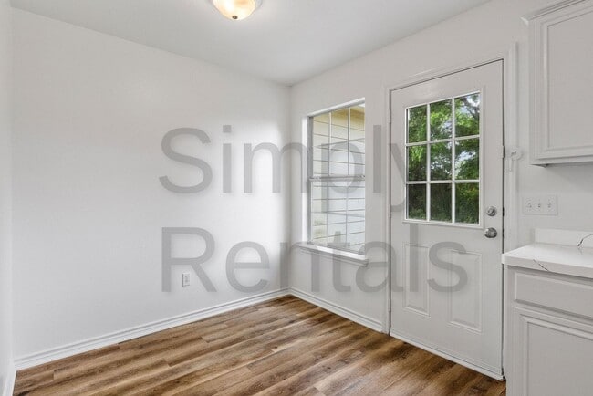 Building Photo - 1412 Hemphill St