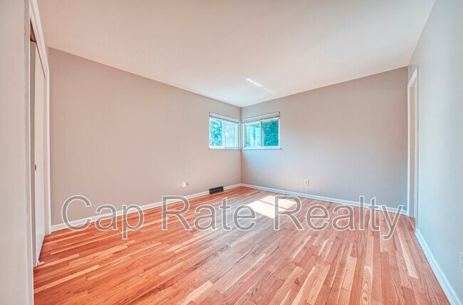 Building Photo - 26 S Hampton Rd