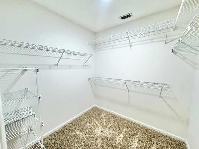 Building Photo - ** ROYAL WOOD ** 2 + DEN / 2 BATH - CONDO ...
