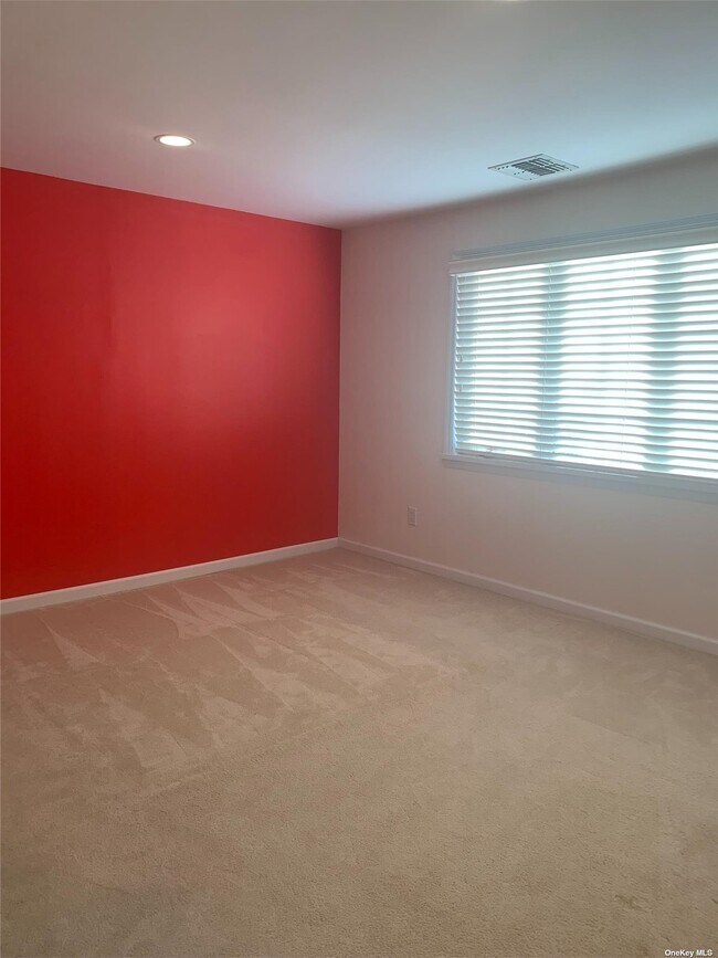 Building Photo - 2 Linden St