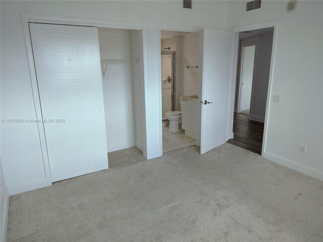 Building Photo - 14951 Royal Oaks Ln