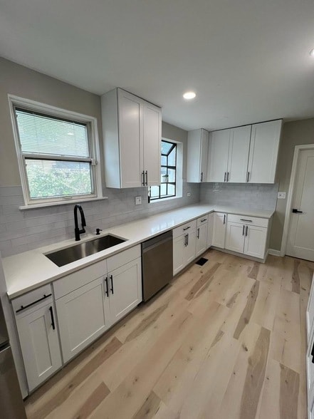 Building Photo - 4021 W Estes Ave