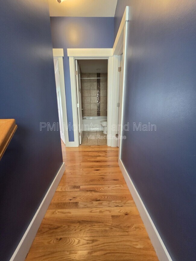 Building Photo - 156 Bradley St