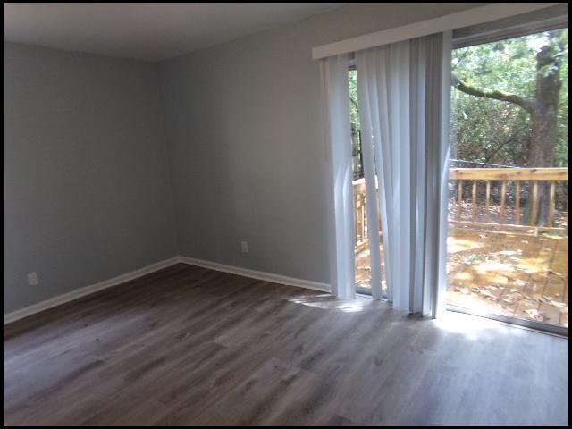 Building Photo - 4932 Longview Dr