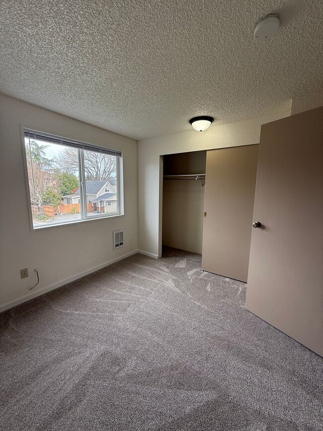 Building Photo - 2208 Wilson Ave