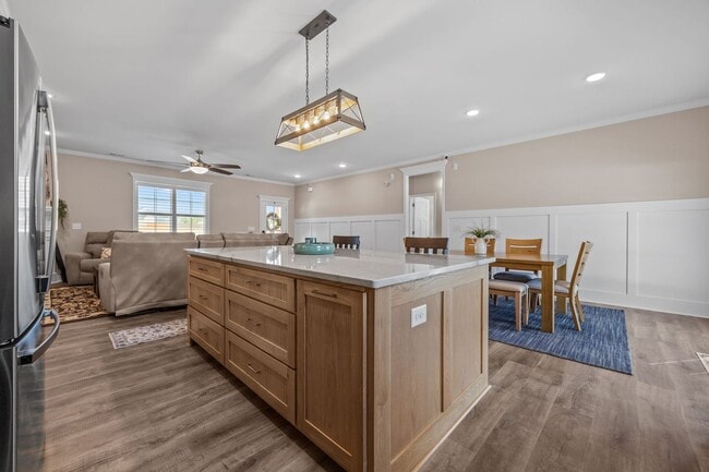 Building Photo - FULLY FURNISHED EXCLUSIVE SHORT AND MIDTERM RENTAL ONLY