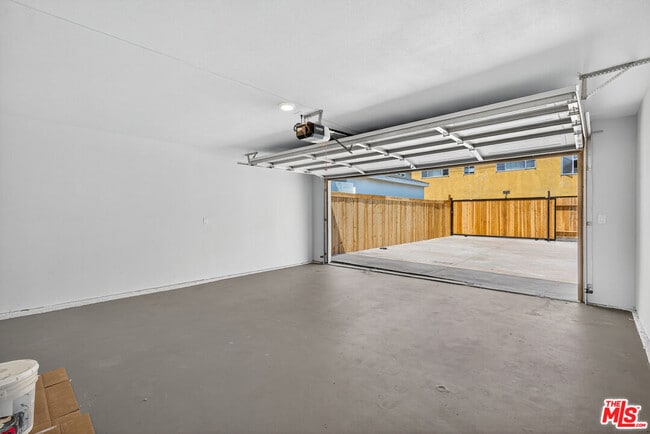 Building Photo - 2453 Oak St