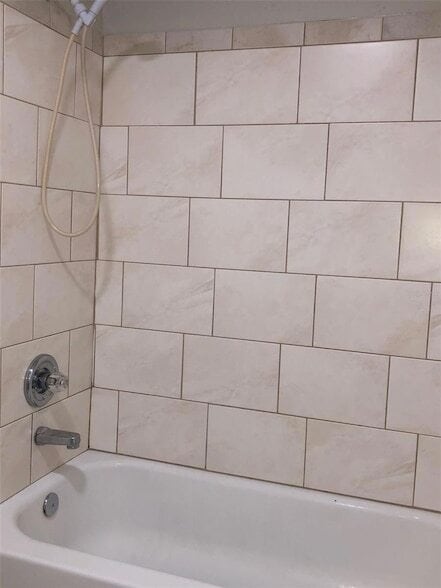 Building Photo - 2406 S Maple Ave