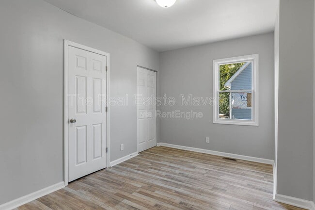 Building Photo - 1810 Jackson St