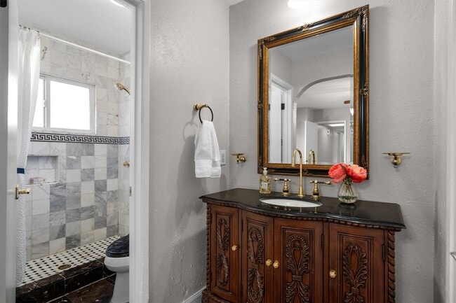 Building Photo - 2121 Sunrise Trail