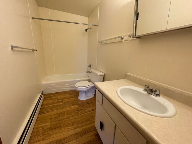 Building Photo - 736 37th Ave