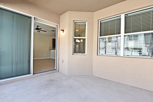 Building Photo - 807 Featherstone Ln