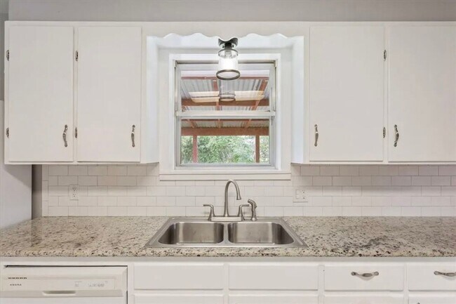 Building Photo - 316 Cranbrook Dr