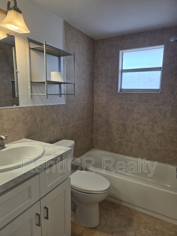 Building Photo - 13311 Susan Dr