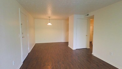 Hyde Park Townhomes And Apartments Columbus Oh Apartment Finder 2br 1ba 1 000 Sf Hyde Park Townhomes And Apartments