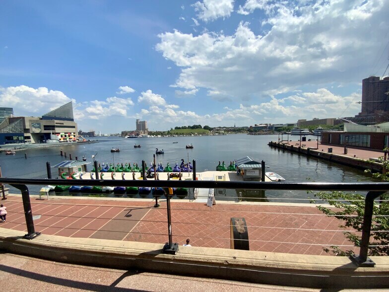 Building Photo - 1701 Spence St