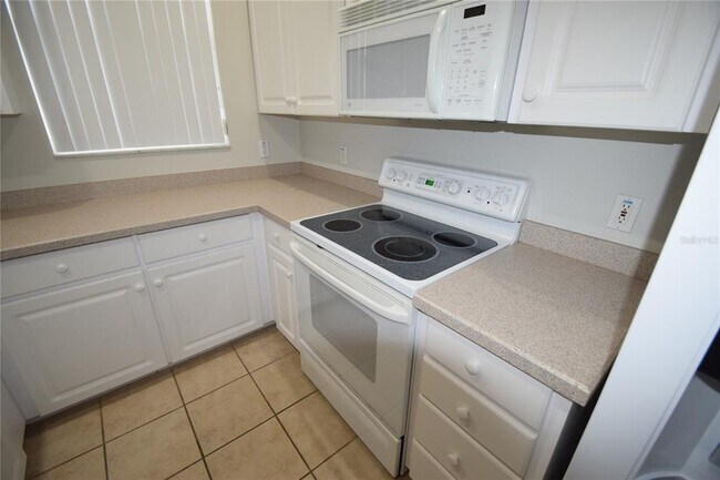 Building Photo - 534 Grasslands Village Cir