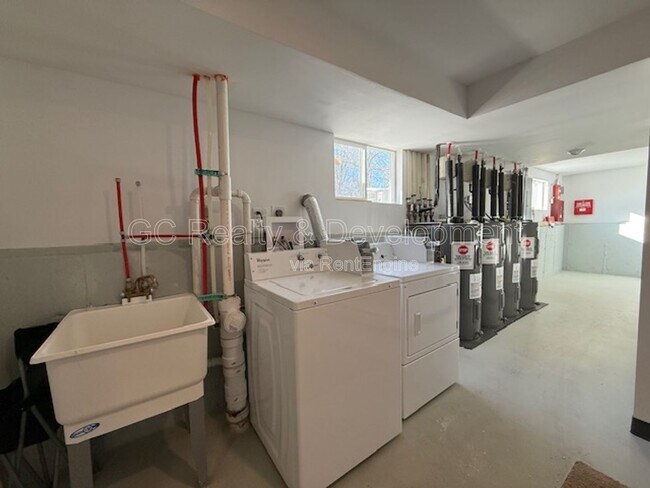 Building Photo - 284 W Windsor Terrace