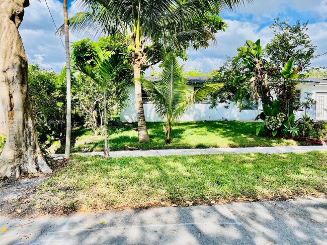 Building Photo - 18320 NE 7th Ct