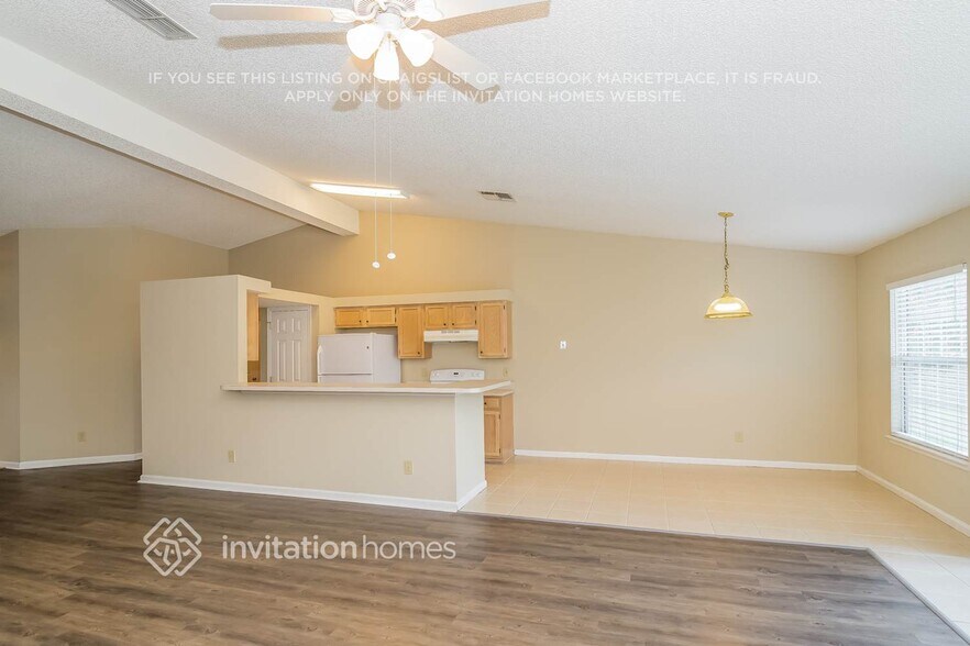 Building Photo - 12963 Silver Springs Dr N