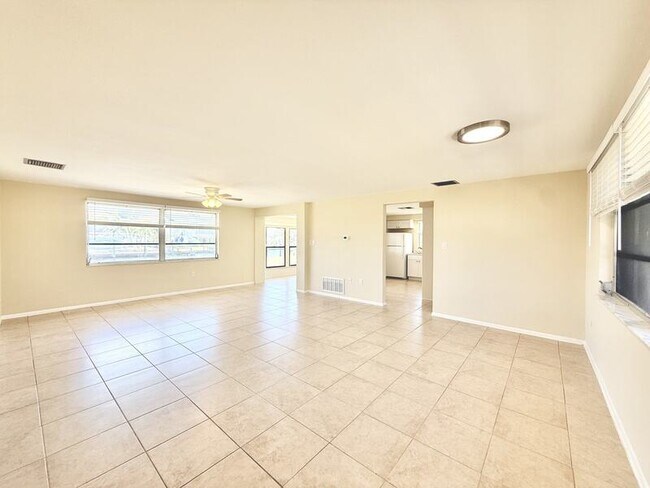 Building Photo - 8026 Brighton Dr