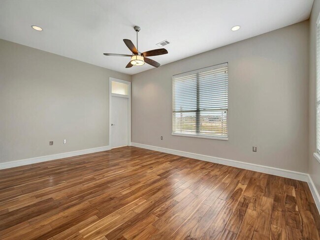Building Photo - 1202 Todville Rd