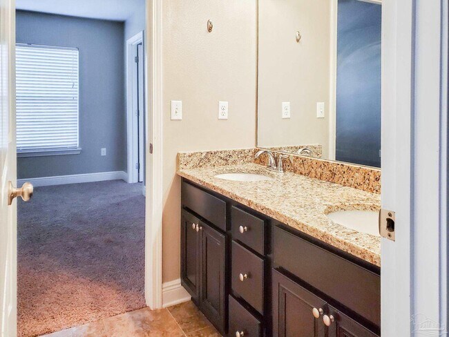 Building Photo - 2263 Somerville Ct