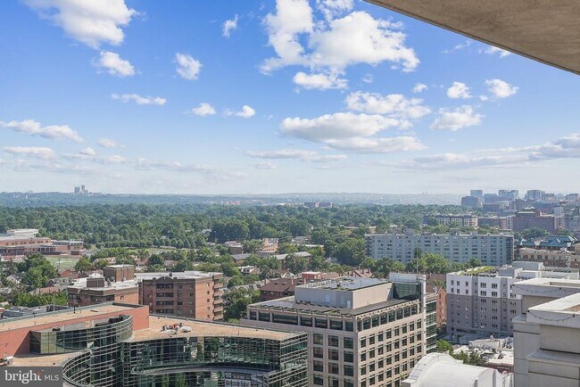 Building Photo - 851 N Glebe Rd