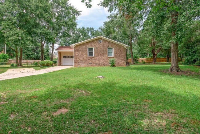 Primary Photo - 302 Antler Dr