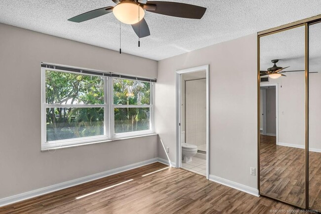 Building Photo - 2905 SW Lakemont Pl