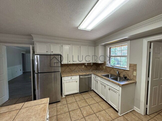 Building Photo - 33 Sandlewood Dr