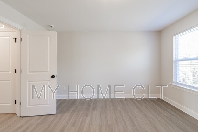 Building Photo - 3646 Trull St