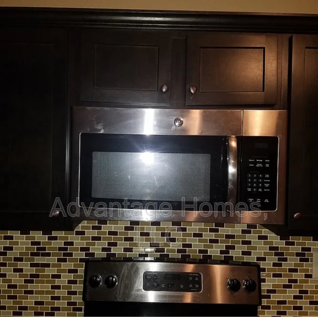 Building Photo - 2176 SW Timbertrace Ln